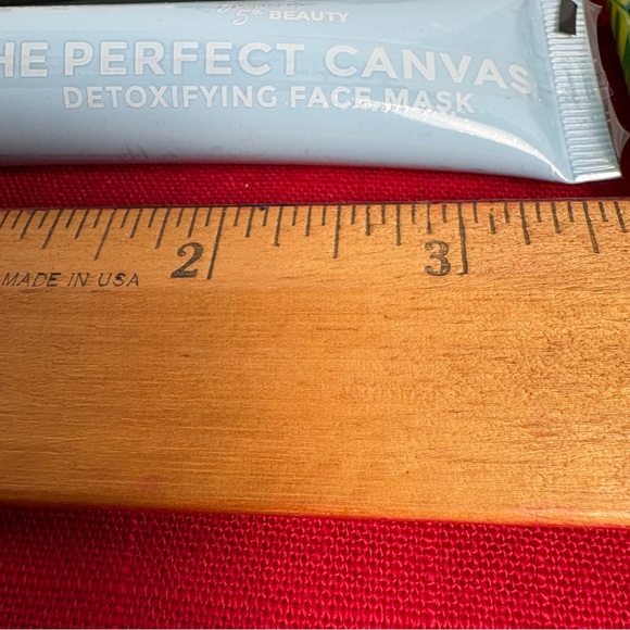 4- Mac samples new & a animal print cosmetic bag - Picture 5 of 8